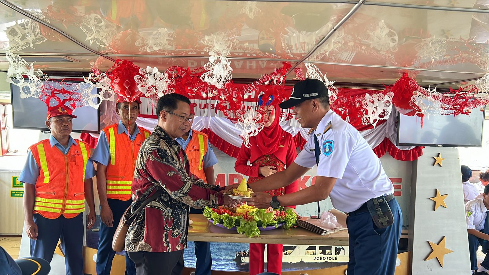 Serunya lomba diatas kapal DLU meriahkan HUT Kemerdekaan Ke-79 RI.